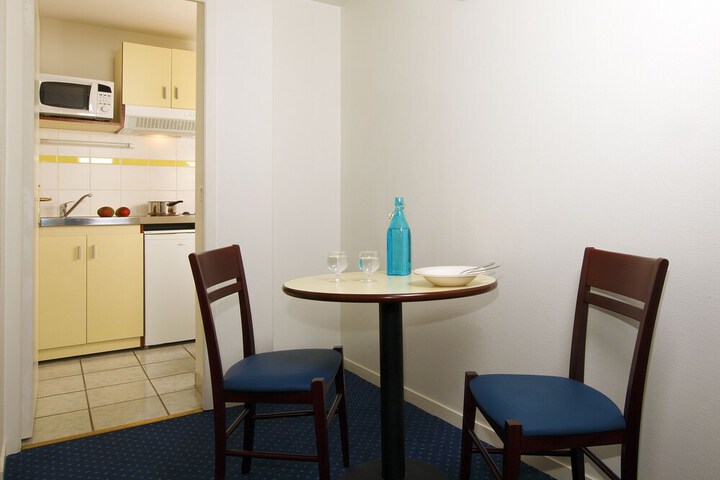 Room 10 of 18