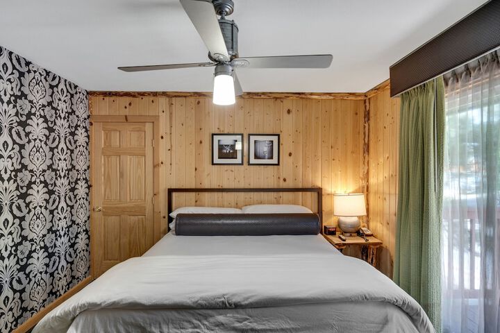 Deluxe King Bed (2 of 45)