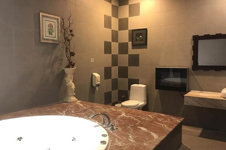 Room 37 of 54