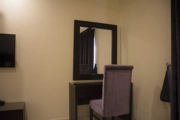 Room 6 of 11