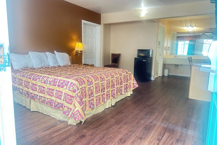 Room 9 of 35