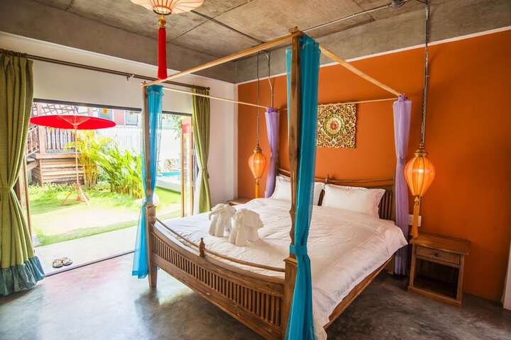 Room 4 of 32