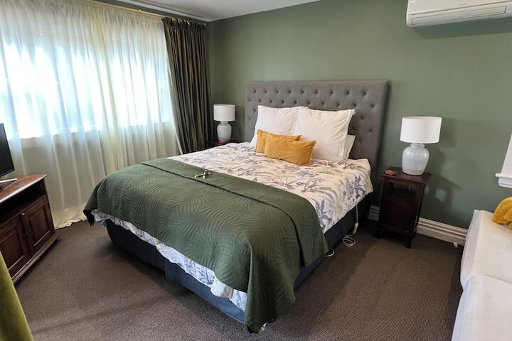 Room 15 of 83