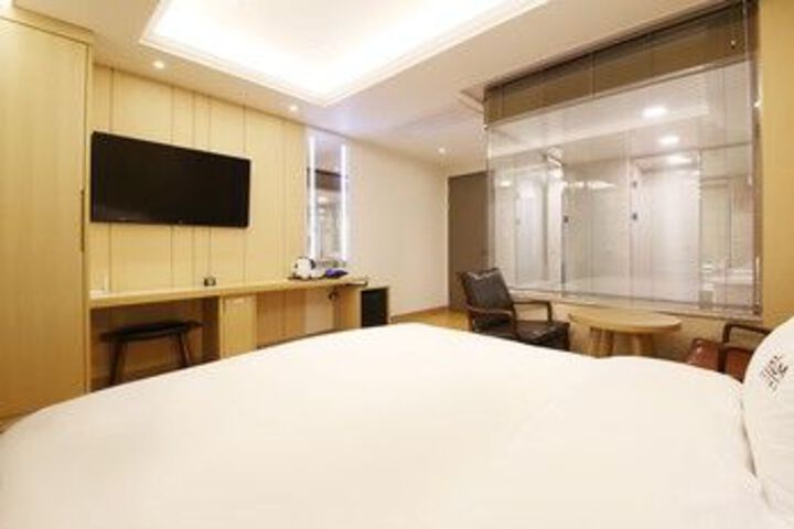 Room 21 of 27
