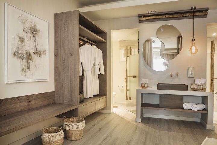 Room 15 of 184