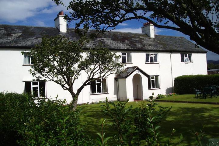 Granary at Tyddyn Isaf