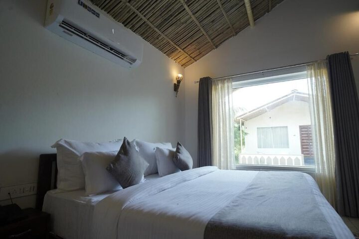 Room 16 of 38
