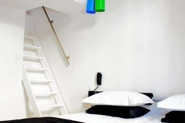 Room 8 of 65