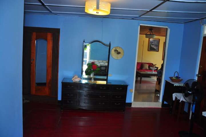Room 9 of 10