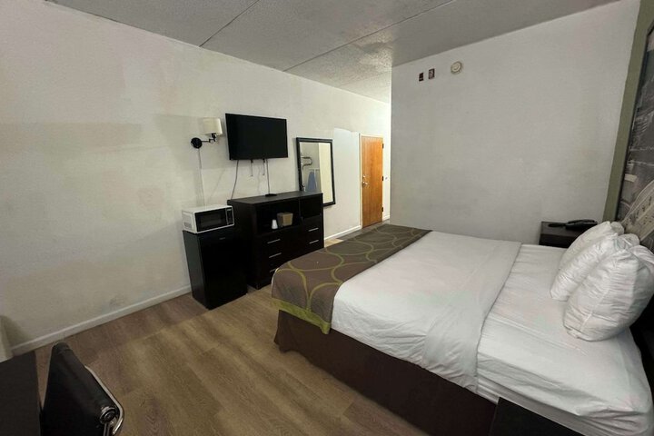 1 King Bed Accessible (4 of 16)