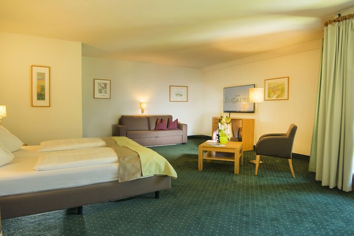 Room 13 of 76