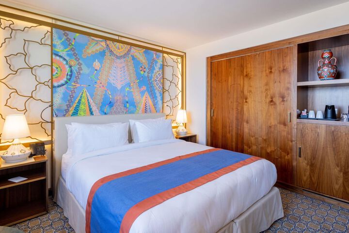 Room 23 of 106