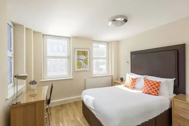 Room 8 of 16