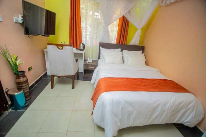 Room 6 of 62