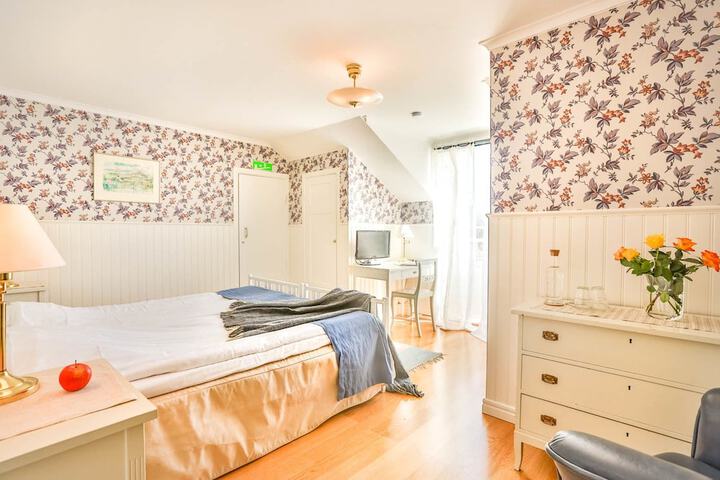 Room 8 of 66