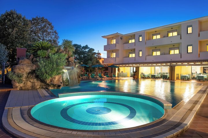 Hotel Pool