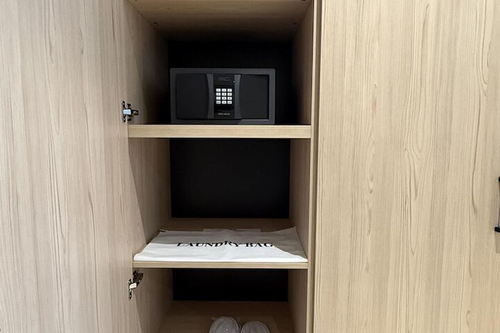 Room 37 of 87
