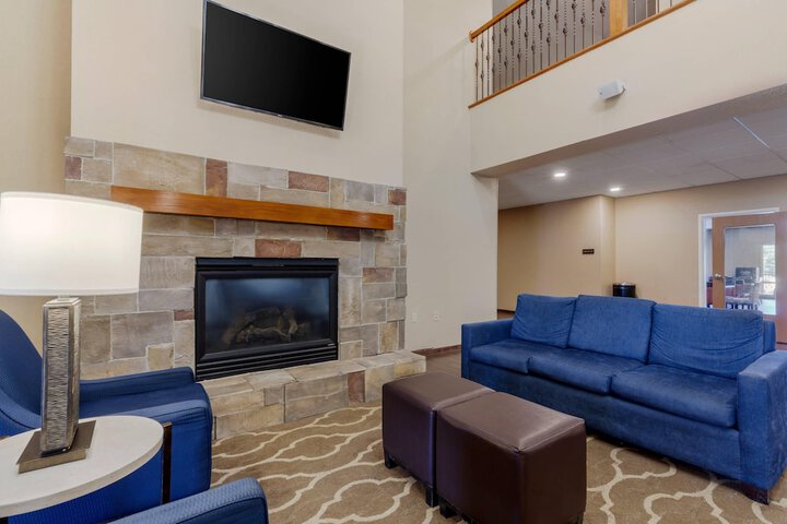 Entrance & Lobby