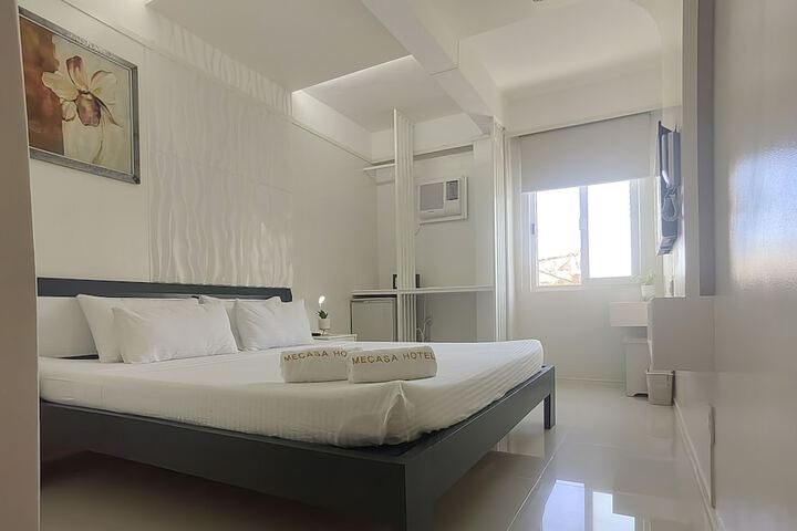 Room 16 of 40