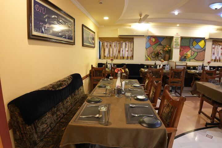 Dining 104 of 132