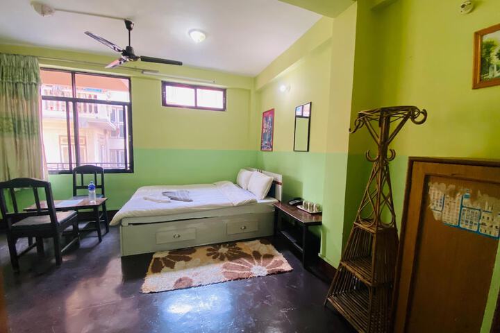 Room 3 of 28