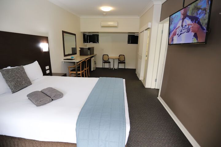 Room 34 of 199