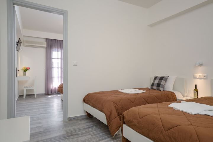 Room 33 of 107