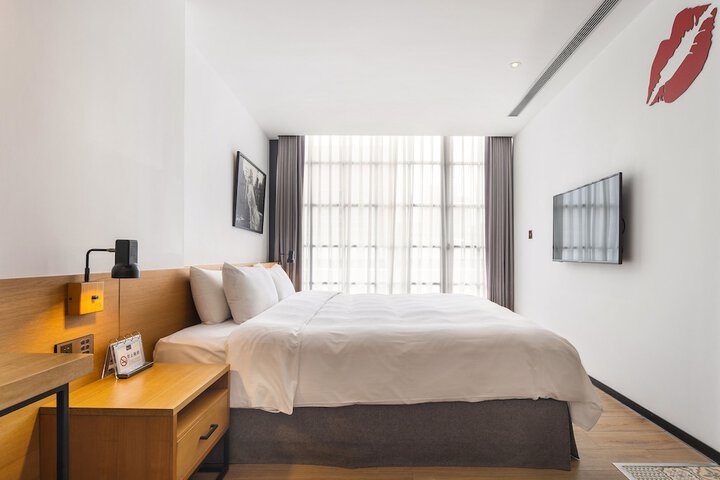 Room 50 of 151