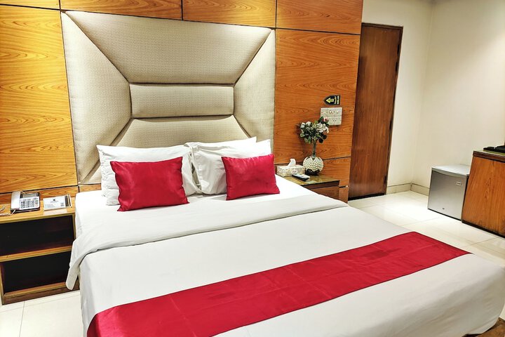 Room 32 of 48