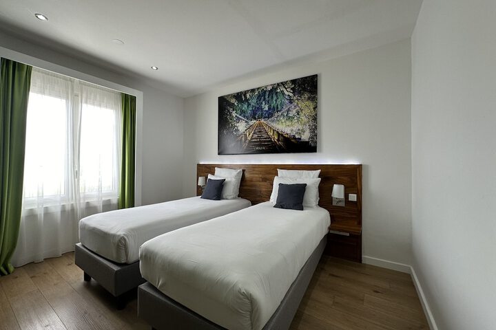 Room 8 of 38