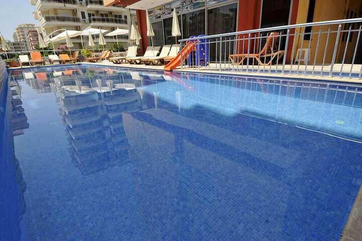 Pool 12 of 25