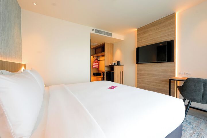 Room 8 of 68