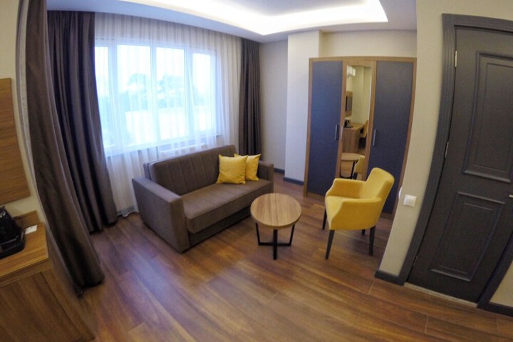 Room 8 of 48