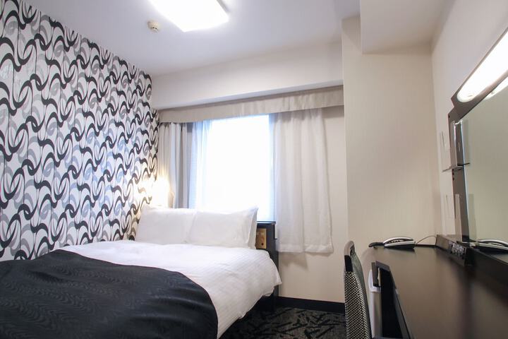 Room 8 of 43
