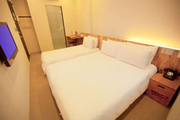 Room 17 of 33