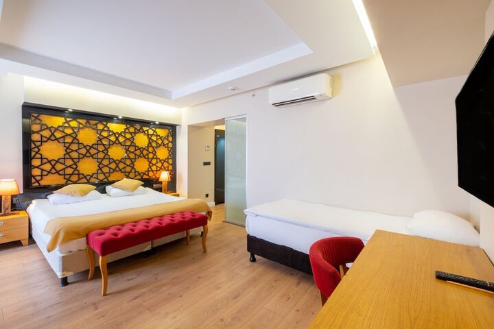 Room 11 of 34