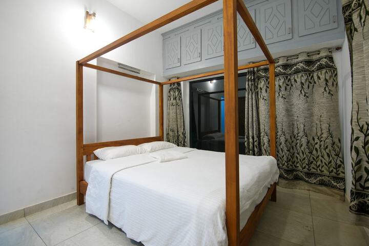 Room 5 of 35