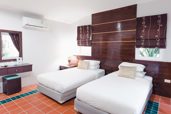 Room 8 of 60
