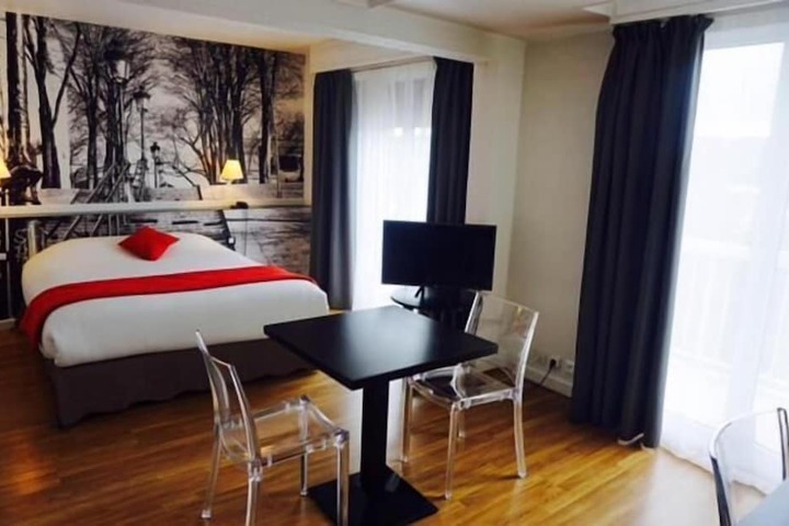 Room 14 of 30