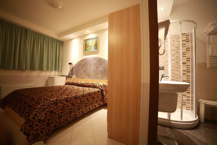 Room 3 of 45