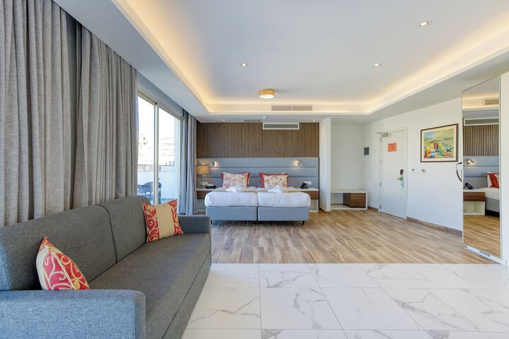 Room 10 of 216