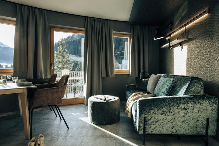 Room 15 of 240