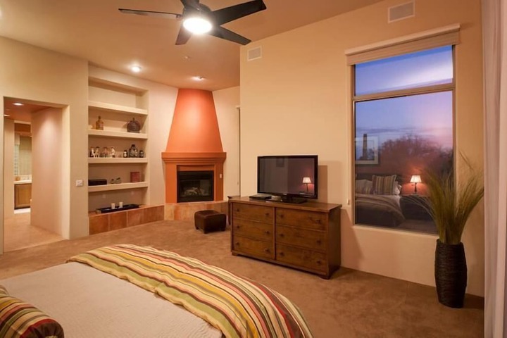 Room 4 of 36
