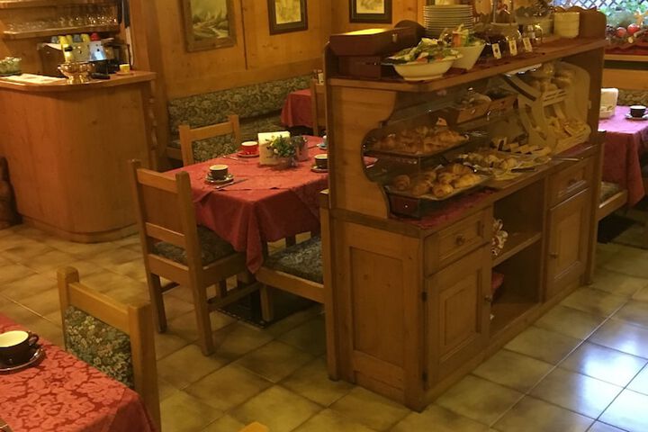 Breakfast/Coffee Service 18 of 62