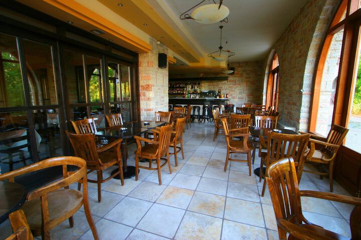 Lounge 89 of 117