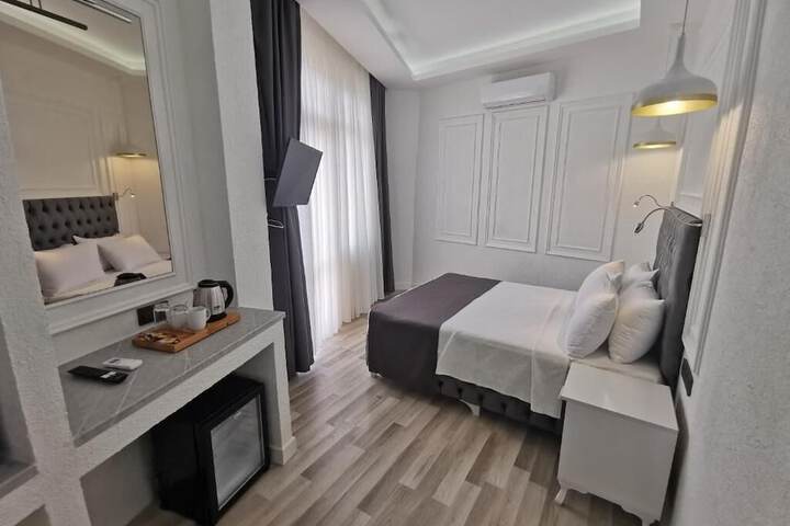 Room 42 of 85