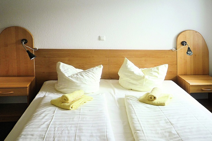 Room 4 of 37