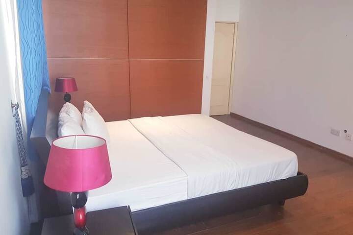 Room 4 of 17