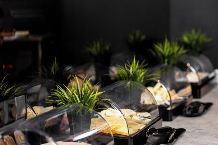 Dining 123 of 131
