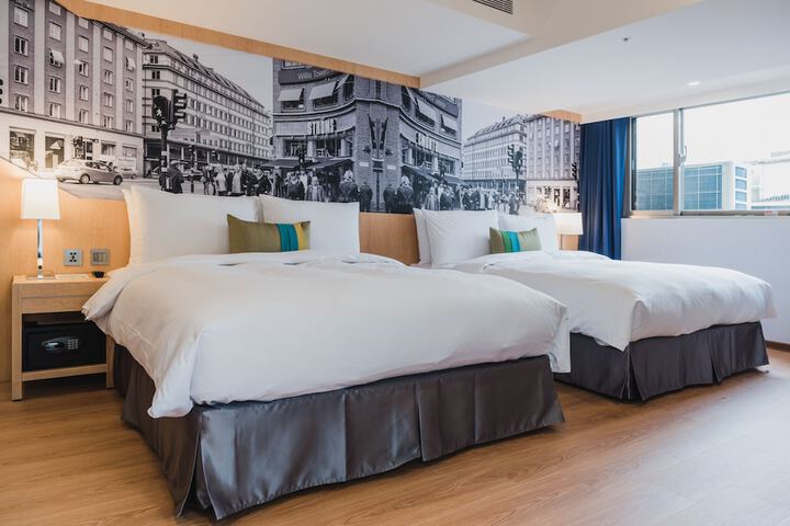 Room 53 of 89